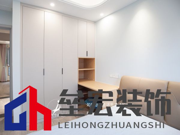 103㎡三居室一門到頂的衣柜設計，簡約又溫馨