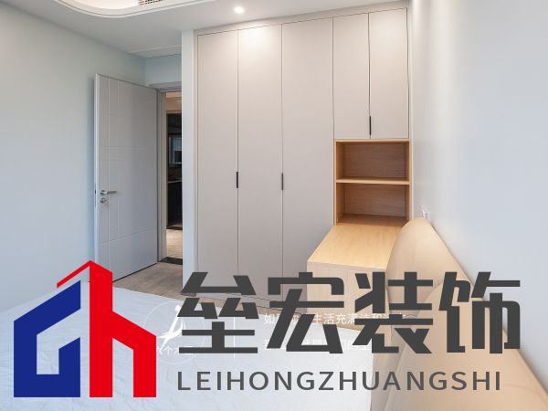 103㎡三居室一門到頂的衣柜設計，簡約又溫馨