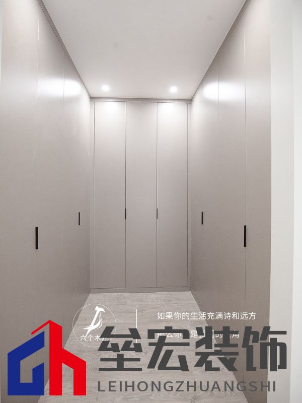 103㎡三居室一門到頂的衣柜設計，簡約又溫馨
